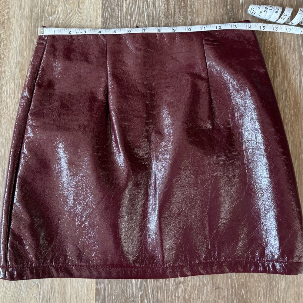 Lulu’s Pleather skirt - Picture 4 of 5